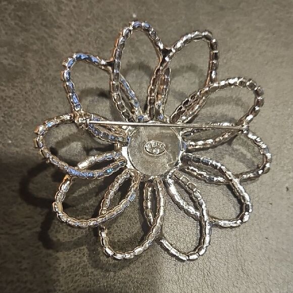 SIGNED Vintage Open Spiral WEISS Clear Rhinestone Flower Pin Brooch! - Picture 3 of 4